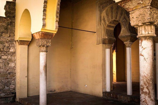 1.5-Hour Roman Theater and Alcazaba Castle Walking Tour - Teatro Romano de Málaga: a short look at how Romans shaped the city