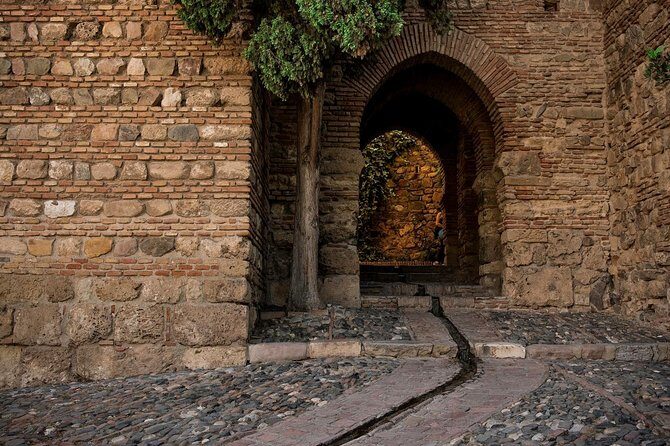 1.5-Hour Roman Theater and Alcazaba Castle Walking Tour - Alcazaba Castle: from al-Andalus fortifications to the Cuartos de Granada views