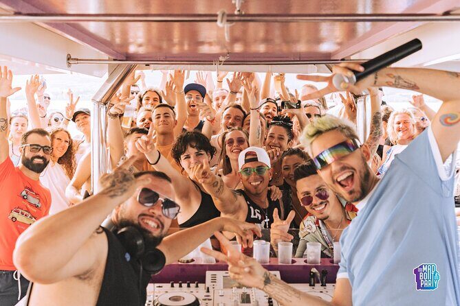 3 hours on the craziest boat party in Malaga - 3 Hours of DJ Energy: What the Party Time Looks Like