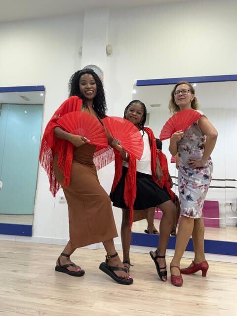 45 minutes flamenco dance class for family in Málaga - What to Wear and Bring (So the Class Feels Easy)