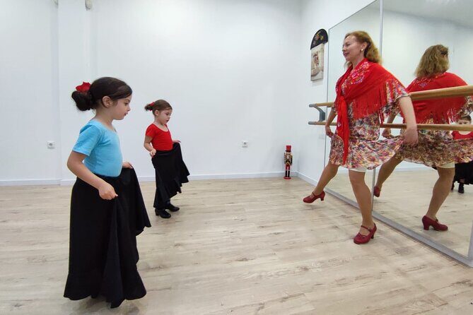 45 minutes flamenco dance class for family in Málaga - Where You’ll Meet in Málaga (And Why It Makes the Day Easier)