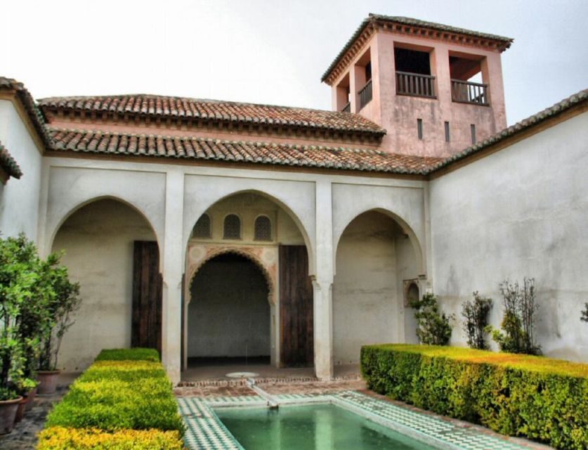 Alcazaba and Gibralfaro Private Tour. Skip The Line - Skip-the-line entrance at Málaga’s Alcazaba (and why timing matters)