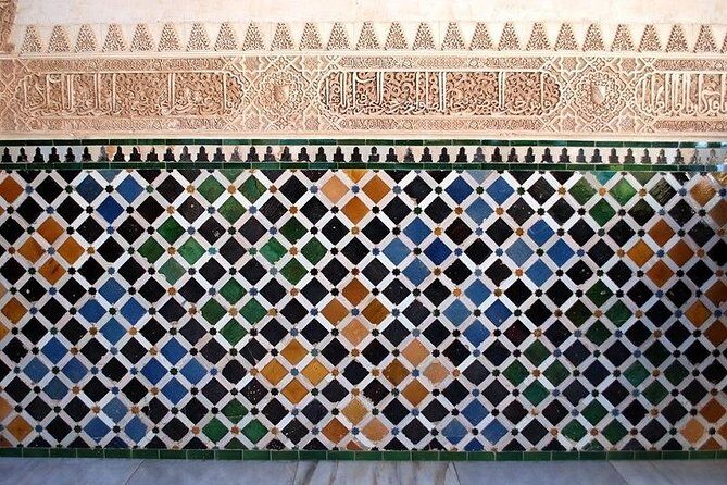 Alhambra, Nasrid Palaces and Generalife Private Tour from Malaga - What to Wear and Expect: Walking, Weather, and Pace Reality Check