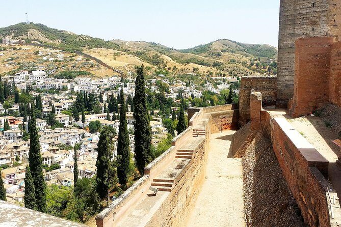 Alhambra Private Tour Hotel or Shore Pickup in Marbella or Malaga - Generalife: Sultan’s Recreation and the Garden Views