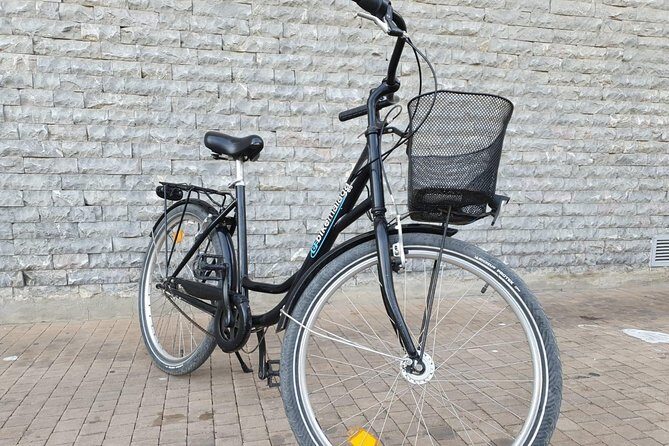 Bike Rental in Malaga - Safety and Comfort: Helmet, Lock, and How to Avoid Headaches