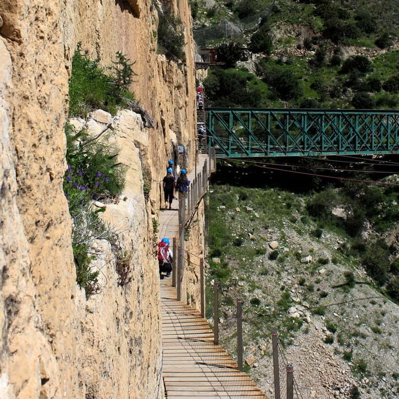 Caminito del Rey from Malaga all included - After the hike: shuttle, wine, and lunch time at the restaurant stop