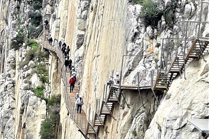 Caminito del Rey Group Tour directly from Malaga - The short stop at El Kiosko: your warm-up before the cliff walk
