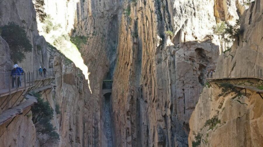 Caminito del Rey: Trekking Tour with Hiking Guide - Entering the Gorge: How It Feels to Be 100+ Meters Above the River