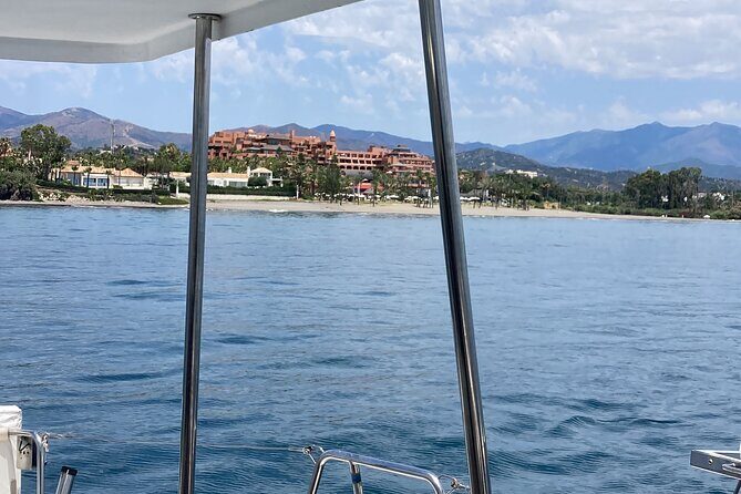 Dolphin trips on a catamaran - Crew Service and Communication: English, Spanish, and Quick Help