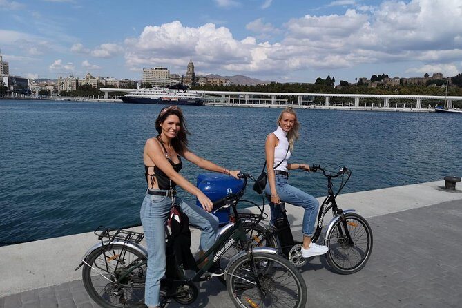 E-bike Tour and Rental in Malaga - Paseo del Parque: lounging through lush green space