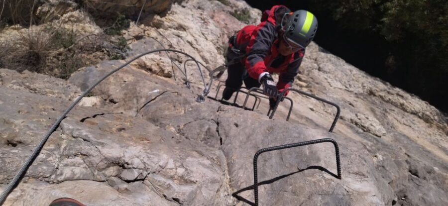 El Chorro: Climb Via Ferrata at Caminito del Rey - Zipline over the crevice: 35 meters of controlled adrenaline