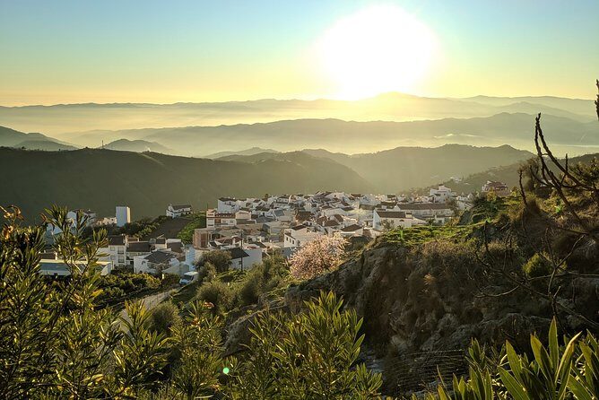 El Saltillo Gorge and White Village Hiking Tour from Malaga - The River Hour: picnic, cool water, and a break that feels earned
