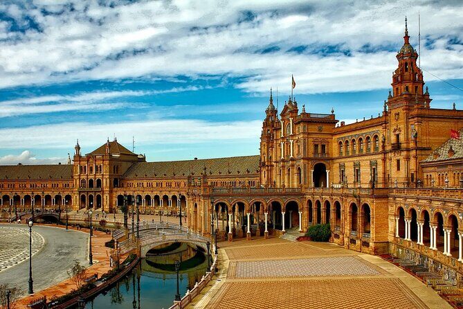 Excursion from Malaga to Seville with tickets to the Real Alcázar - Key points worth knowing