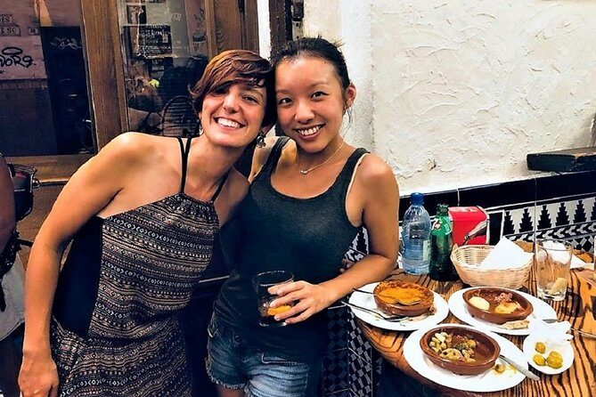 Flamenco, Tapas and Wine Tour: Best of Málaga in one Evening - Old Town Málaga: Choosing a Classic Like El Pimpi (or Similar)