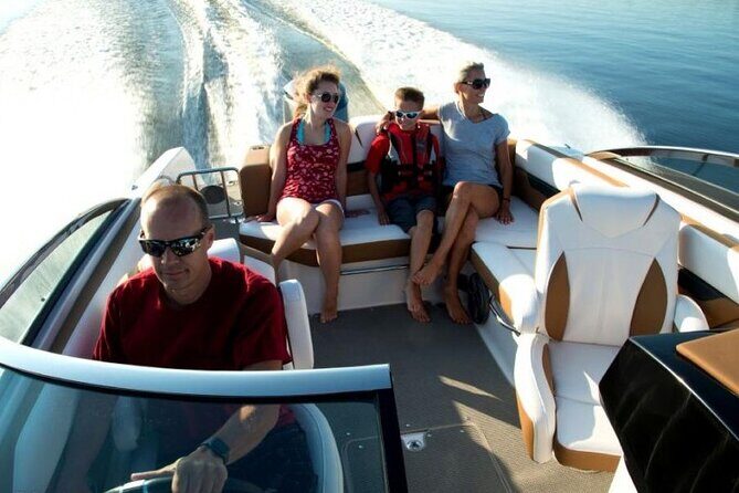 FourWinns HD240 boat rental for 10 people 4 hours - Water activities that turn a rental into a real outing