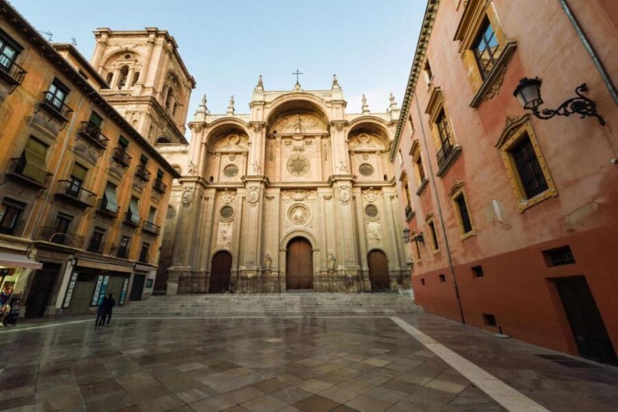 From Costa del Sol: Granada Day Trip Free Time 5h - Walking the historic center: your pace, your stops