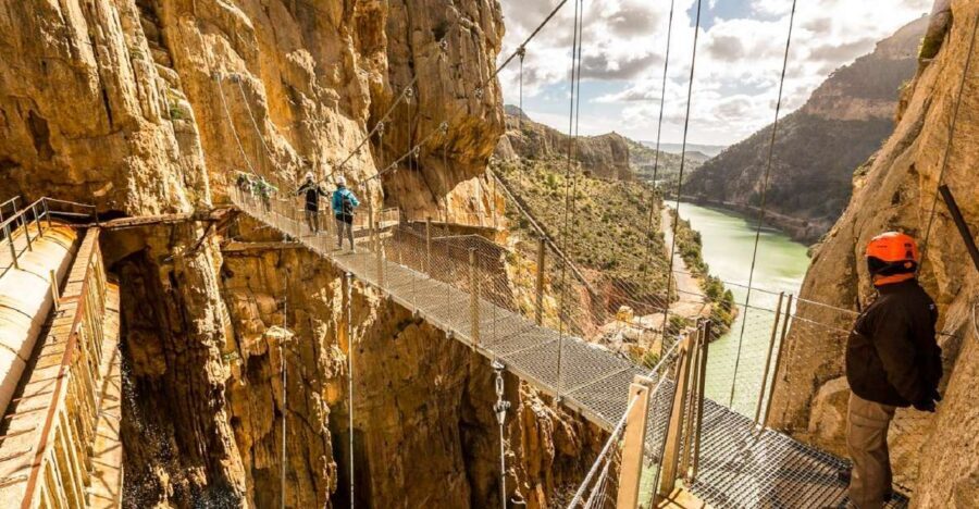From Costa del Sol & Malaga: Caminito del Rey Guided Tour - Conde de Guadalhorce Dam: Starting the Day with the Water Story