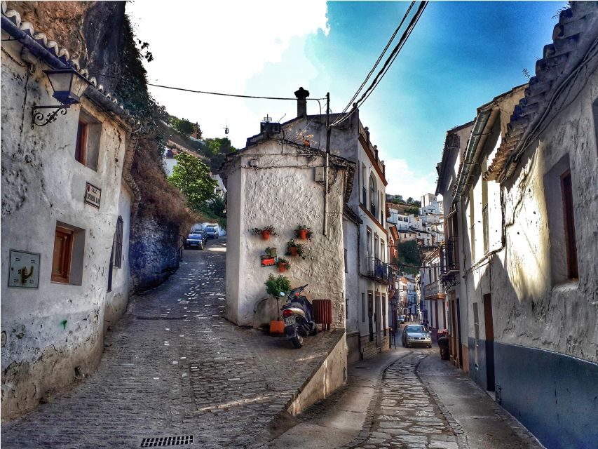 From Costa del Sol: Ronda and Setenil de las Bodegas - Wine tasting, plus a real sense of Ronda’s atmosphere