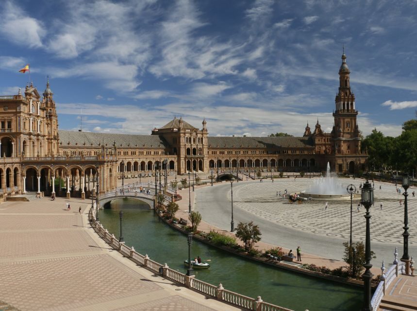 From Costa del Sol: Sevilla Day Trip with Real Alcázar Tour - Lunch timing and restrooms: the real schedule challenge