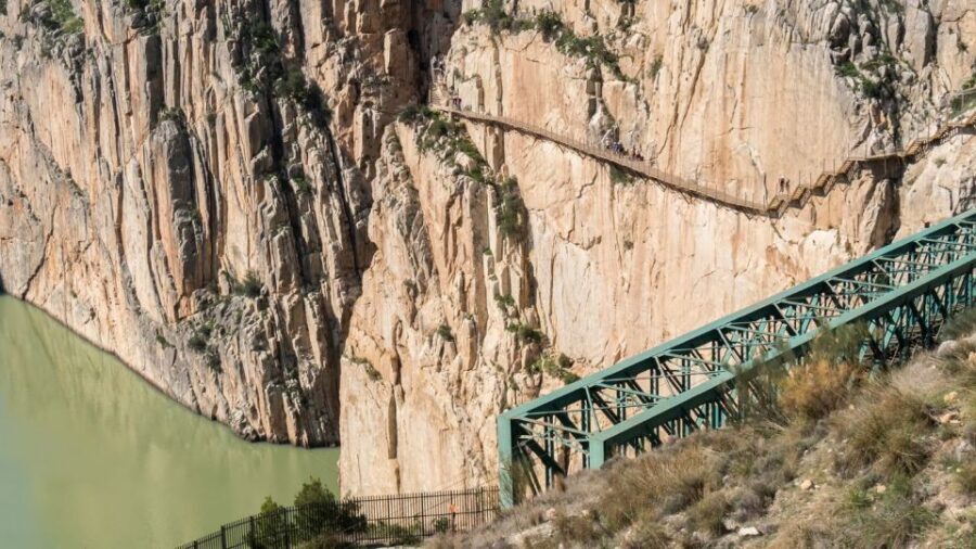 From Fuengirola: Caminito del Rey Guided Day Trip - The big height moments: transparent viewpoint and the 105-meter suspension bridge