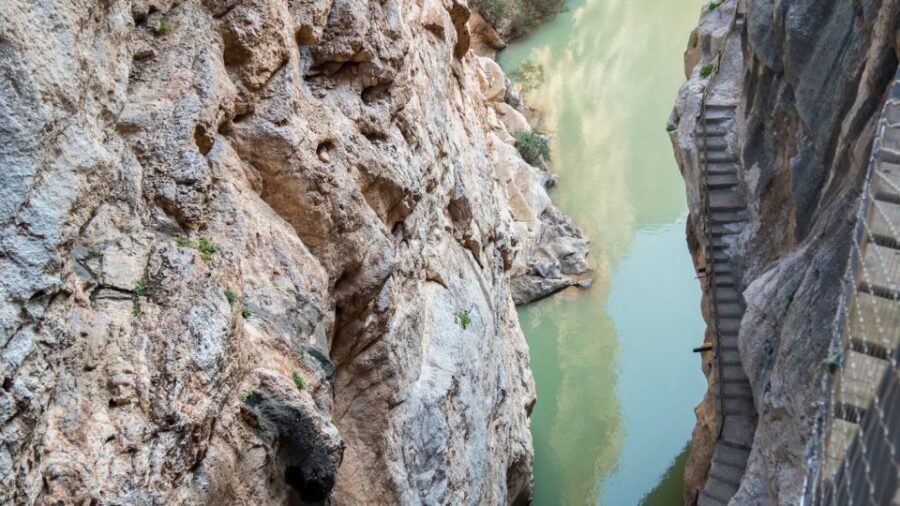 From Fuengirola: Caminito del Rey Guided Day Trip - What to pack (so the walk stays fun)