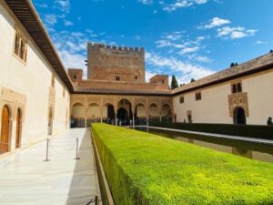From Malaga: Alhambra Guided Tour with Entry Tickets - Getting there: the 1.5-hour drive, fixed meeting points, and cruise reality