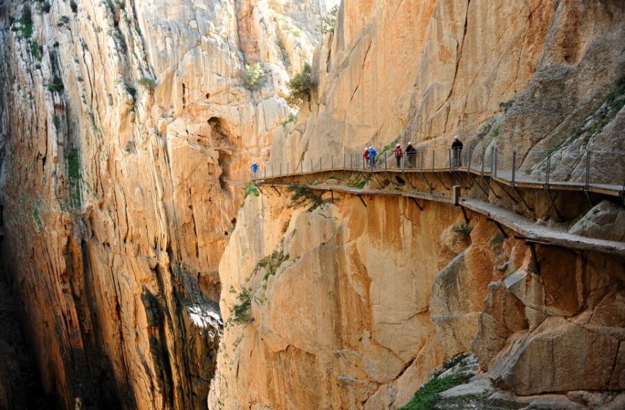From Málaga: Caminito del Rey Small-Group Tour with Picnic - Málaga to the start: the air-conditioned van ride and what to pay attention to