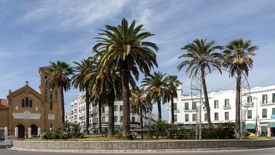 From Málaga: Morocco Day Trip with Tour Guide and Lunch - Lunch With Live Music: Couscous, Arabic Pastries, and a Real Pause