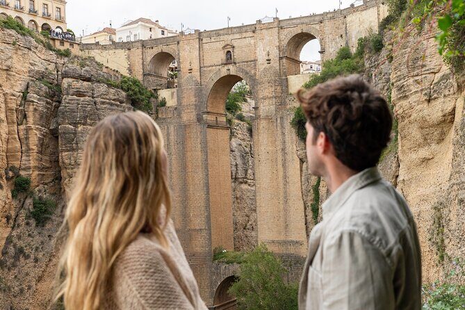 From Malaga: Ronda, Wine & Olive Oil Tasting Premium Small Group - The tasting: 3 wines, 2 oils, and how to buy without overthinking
