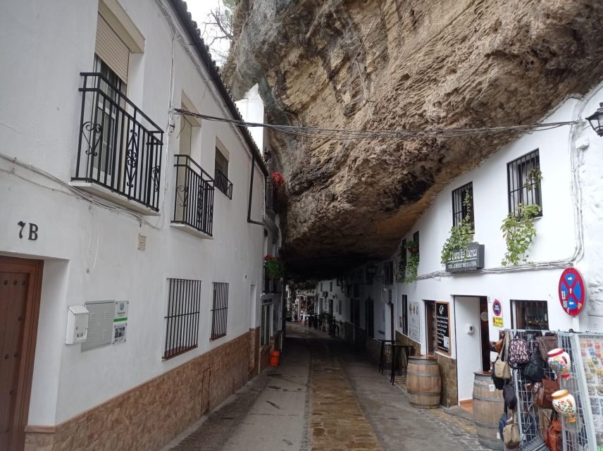 From Málaga: Ronda+Setenil de las Bodegas with Little Train - Ronda in two modes: guided highlights or self-guided wandering