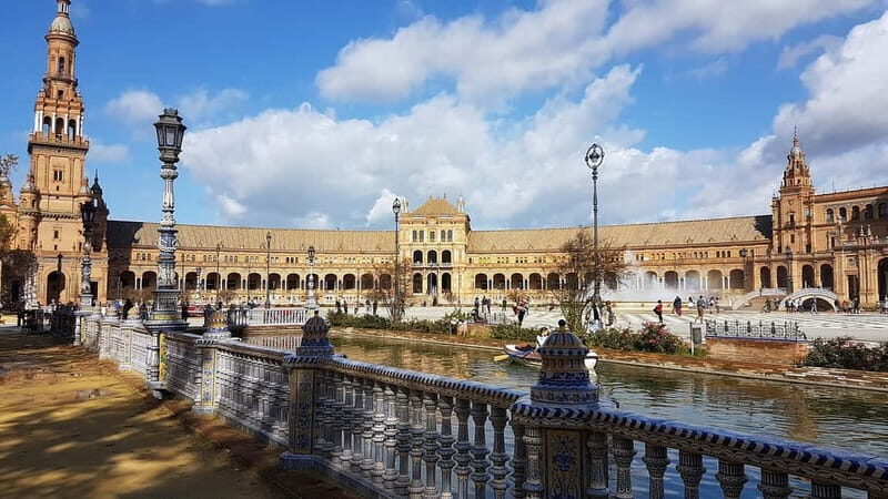 From Malaga: Seville Day Trip with Real Alcázar Tickets - The long coach ride: Malaga to Seville with built-in breaks