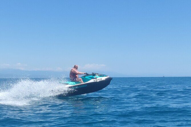 Fuengirola: Alquiler Jet ski 30 min / 1 hour - Getting Briefed and Fitted: Life Jacket, Quick Orientation, Real Safety Talk