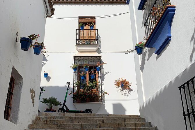 Guided tour of the Old Town Estepona - Museo Arqueologico de Estepona: archaeology with a built-in time machine