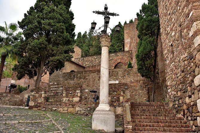 Guided visit to the Roman Theater and Alcazaba in Malaga - The Story Thread: Muslim History and the Catholic Conquest