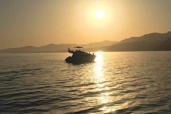 Half-Day Luxury Motor Yacht Cruise in Granada - Price and value: what $160.49 really covers