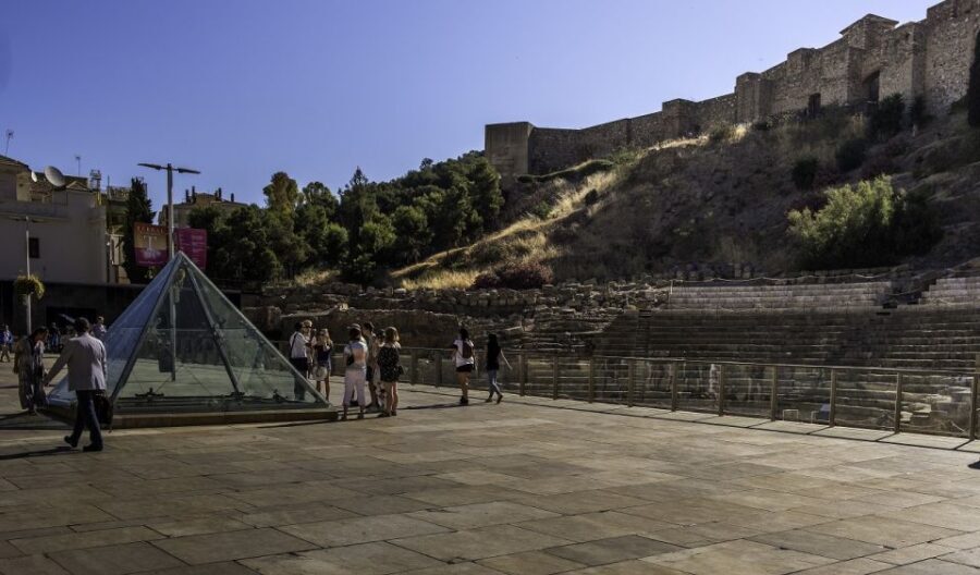 Málaga: 3-Hour Complete Walking Tour with Tickets - Alcazaba walk-up: fortifications, palaces, and real viewpoints