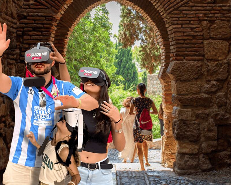 Malaga: Alcazaba, Picasso and more, walking tour with 5 VR experiences ! - How the VR goggles change your walk through Malaga