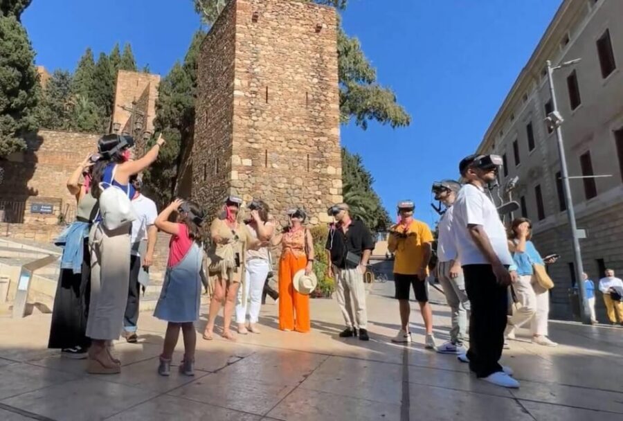 Malaga: Alcazaba, Picasso and more, walking tour with 5 VR experiences ! - Alcazaba fortress finale: from the gate to the present