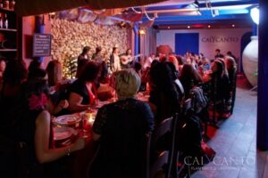 Malaga: Authentic Flamenco Show at El Gallo Ronco - The 1-hour show rhythm: what to expect once you’re seated