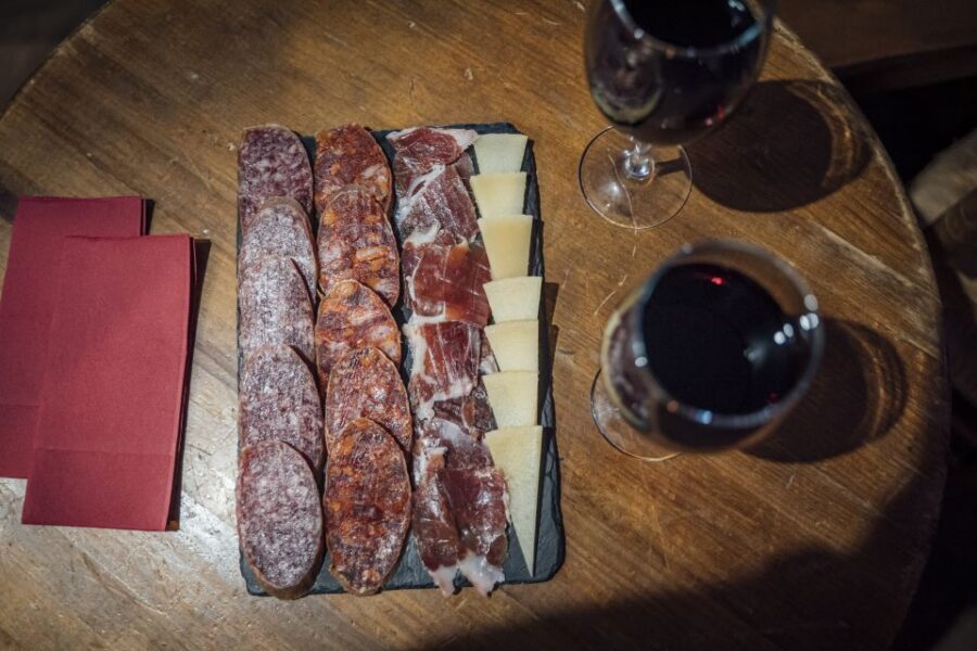 Malaga: Authentic Flamenco Show at El Gallo Ronco - Food and drinks at El Gallo Ronco: plan your evening budget