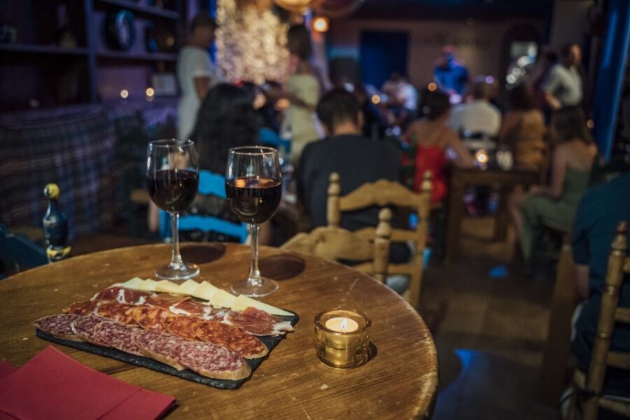 Malaga: Authentic Flamenco Show at El Gallo Ronco - Logistics that actually matter: timing, seating, and language