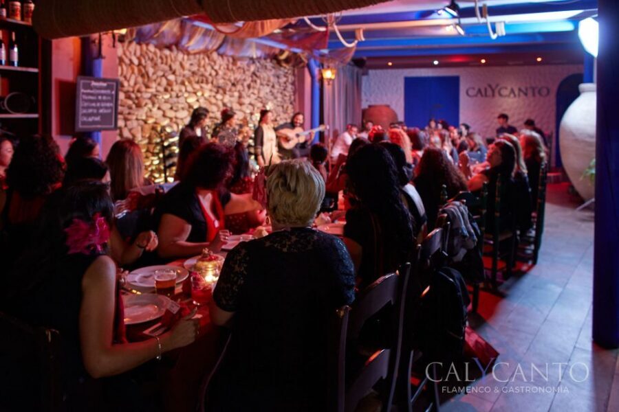 Malaga: Authentic Flamenco Show at El Gallo Ronco - The 1-hour show rhythm: what to expect once you’re seated
