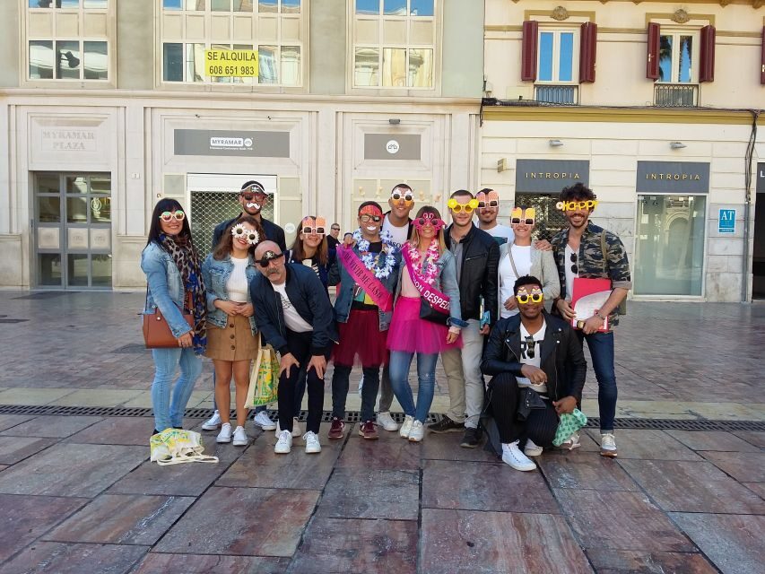 Malaga: Bachelorette Party Treasure Hunt - The grand finale: treasure chest, games, and a Picasso photo shoot