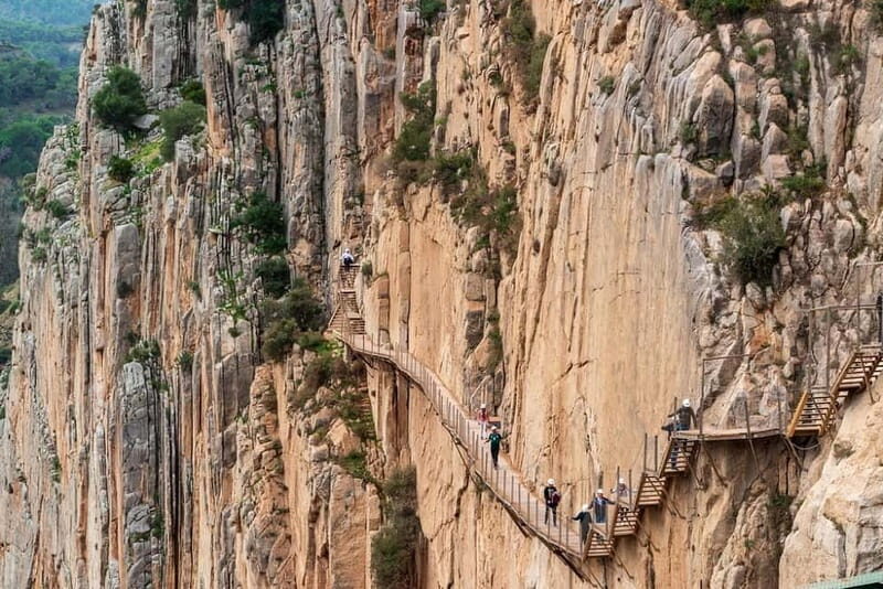 Málaga: Caminito del Rey and Álora Village Tour with Tapas - Spot griffon vultures and follow the details your guide points out