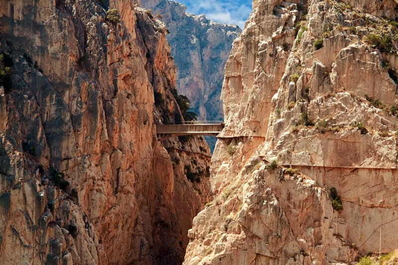 Málaga: Caminito del Rey and Álora Village Tour with Tapas - Tapas lunch in Álora: where the day settles back down