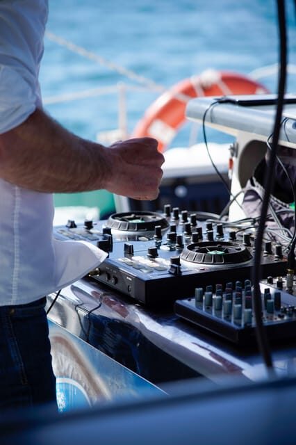 Malaga: Catamaran Sailing Cruise with Swimming & Optional DJ - Small Issues to Keep in Mind (So You’re Not Surprised)