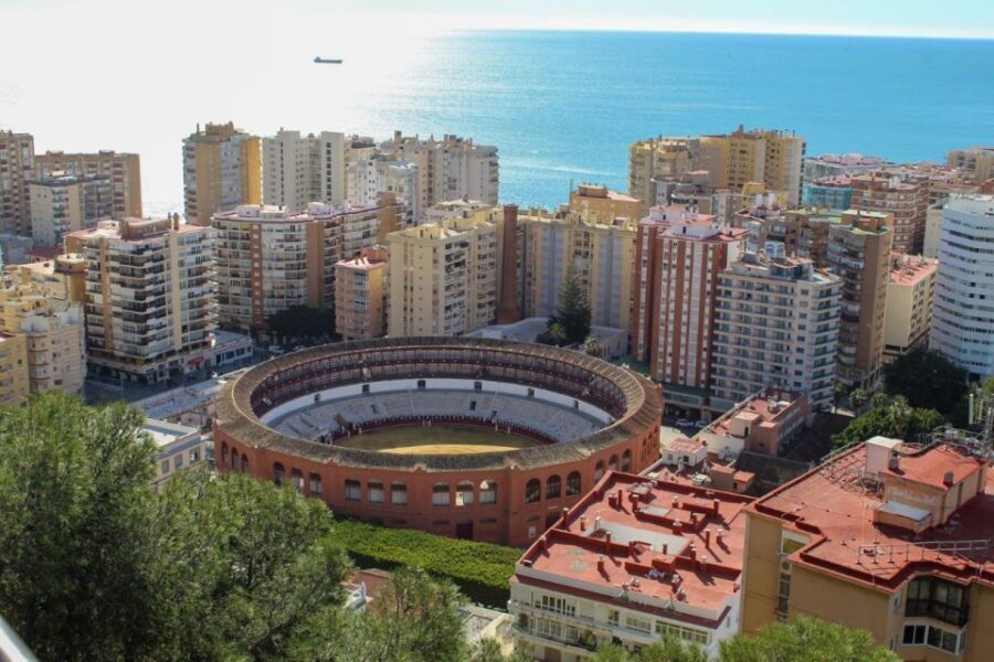 Malaga: City Bike Rental with Self-Guided Cycling Route - East along the coast: Pedregalejo, El Palo, tunnels, and Peñon del Cuervo