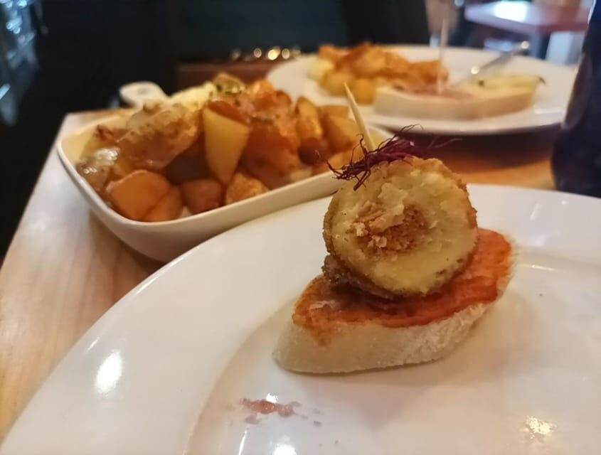 Malaga: Food Tour with Local Guide, Tapas, and Drinks - Why the guide is the real “ingredient” here