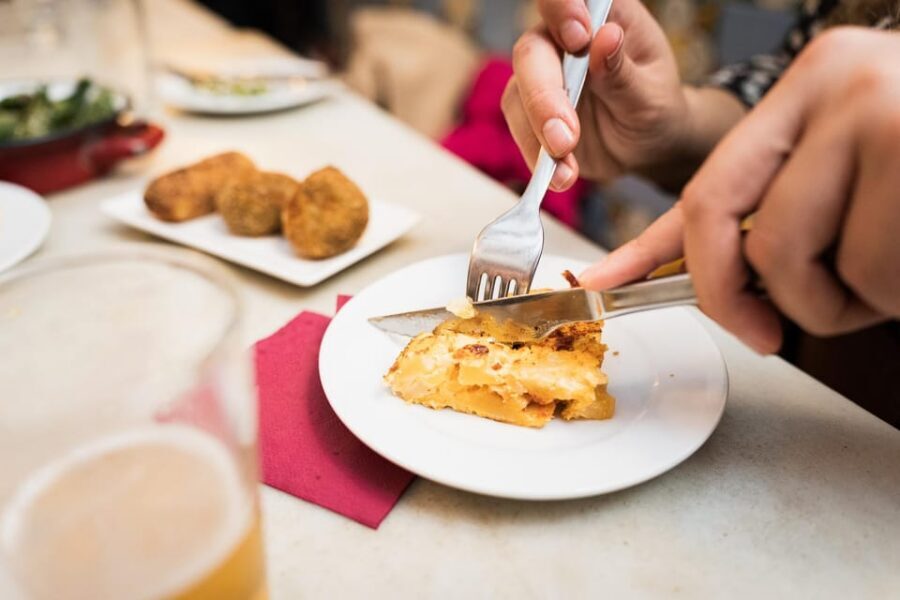 Malaga: Food Tour with Local Guide, Tapas, and Drinks - Who this Malaga tapas tour suits best