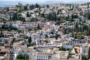 Malaga: Granada Day Trip with Alhambra, Palaces and Gardens - How the morning starts: meeting points and timing you should plan for